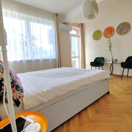 Big Stay - 4 Bedroom, 2 Bathroom Central Apartment With Ac Братислава Екстер'єр фото