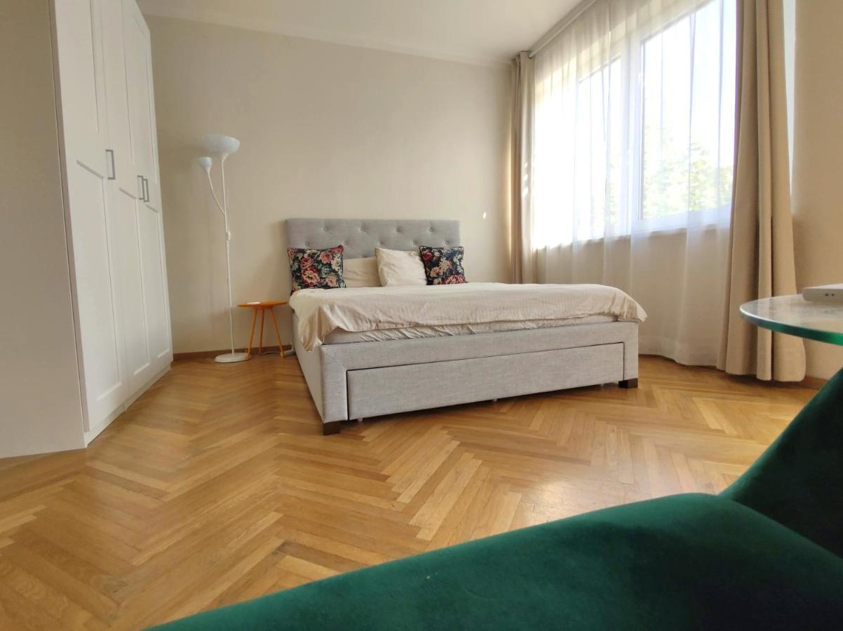 Big Stay - 4 Bedroom, 2 Bathroom Central Apartment With Ac Братислава Екстер'єр фото