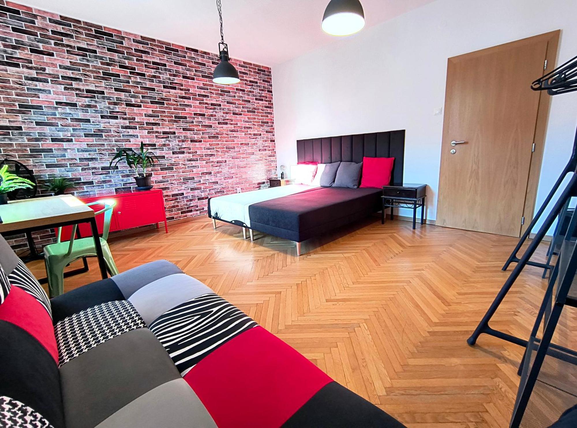 Big Stay - 4 Bedroom, 2 Bathroom Central Apartment With Ac Братислава Екстер'єр фото