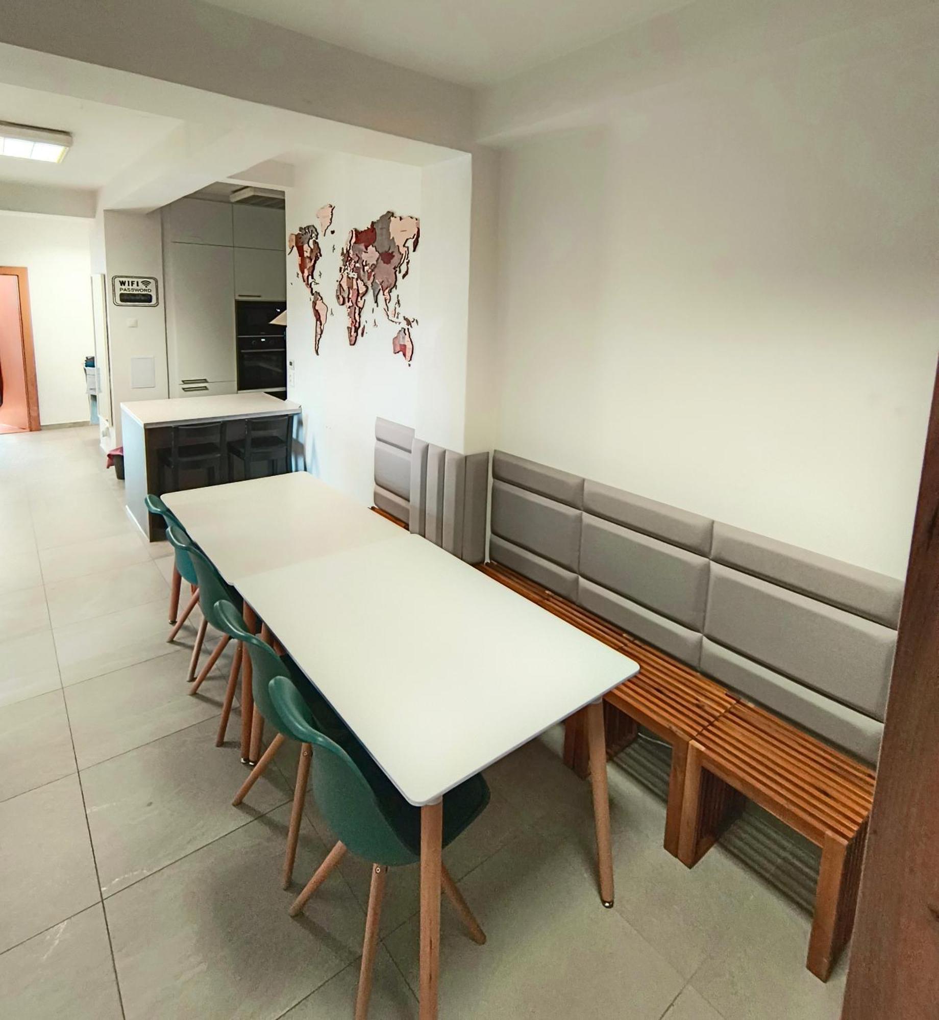 Big Stay - 4 Bedroom, 2 Bathroom Central Apartment With Ac Братислава Екстер'єр фото