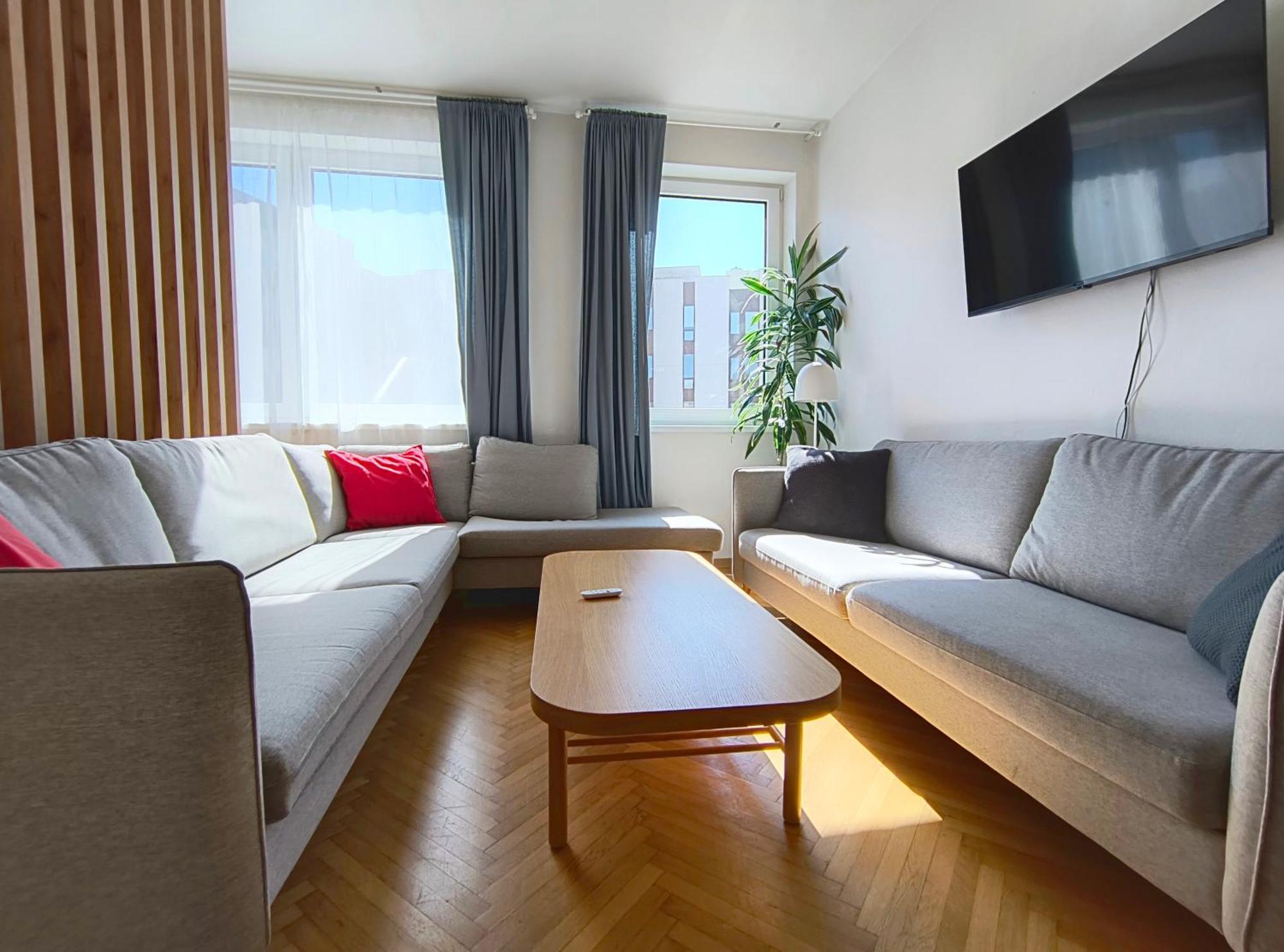 Big Stay - 4 Bedroom, 2 Bathroom Central Apartment With Ac Братислава Екстер'єр фото